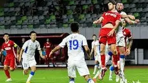 李可展示新豪车：畅游京城指日可待